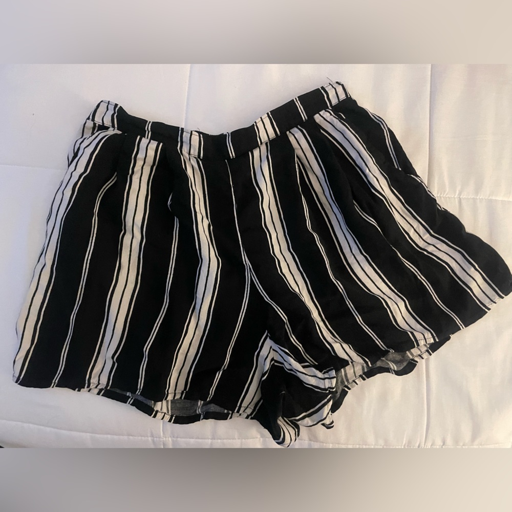 Abercrombie stripped cotton shorts. Size medium